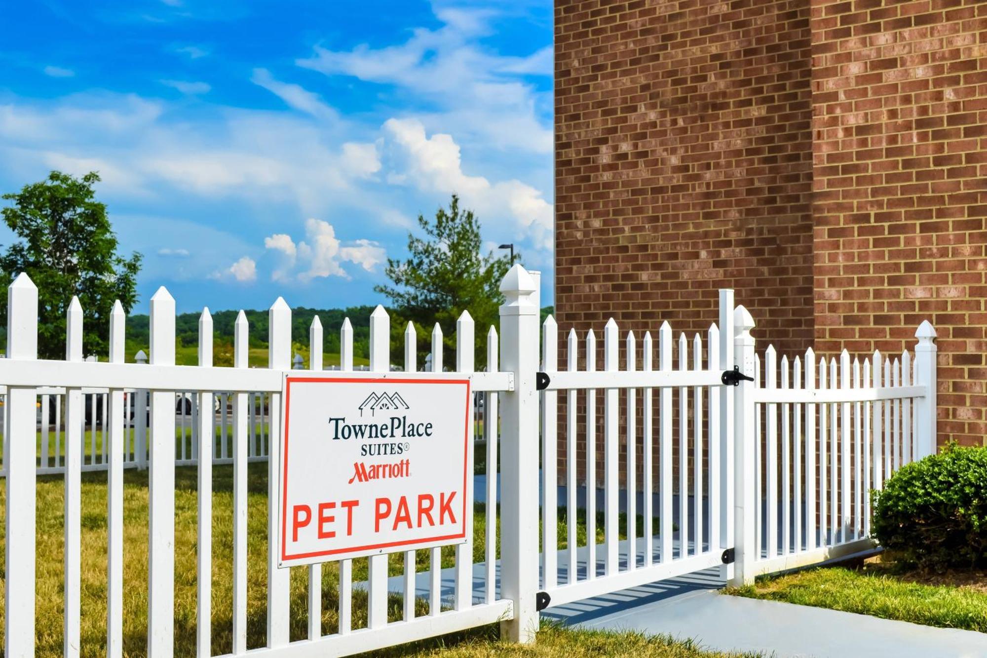 Towneplace Suites Fredericksburg Bagian luar foto